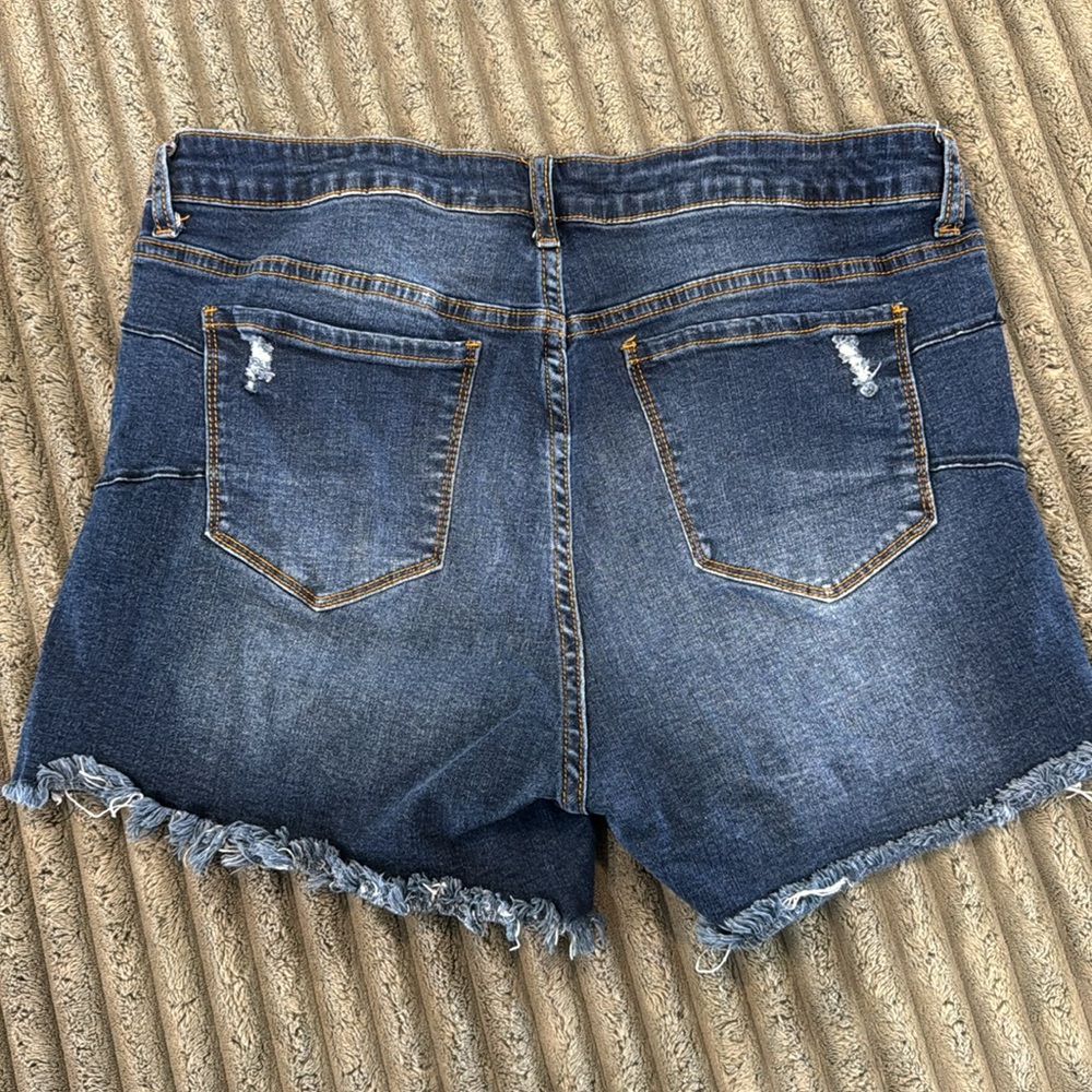 Song curvy high rise jean shorts - Picture 3 of 3